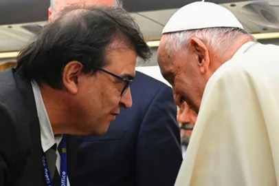 Javier Cercas e papa Francisco<!-- NICAID(16285441) -->