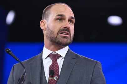 Annual Conservative Political Action Conference (CPAC)Brazilian politician Eduardo Bolsonaro, son of Jair Bolsonaro, speaks during the annual Conservative Political Action Conference (CPAC) at the Gaylord National Resort & Convention Center at National Harbor in Oxon Hill, Maryland, on February 20, 2025. (Photo by SAUL LOEB / AFP)Editoria: POLLocal: Oxon HillIndexador: SAUL LOEBSecao: politics (general)Fonte: AFPFotógrafo: STF<!-- NICAID(15981405) -->