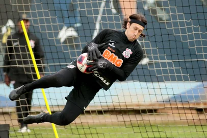 Imagem Nº 176409 - Foto: Rodrigo Coca/Agência Corinthians  Atividade da tarde desta segunda-feira (01/03/2021), no CT Dr. Joaquim Grava. Na foto: Cássio<!-- NICAID(14726378) -->