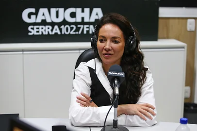 CAXIAS DO SUL, RS, BRASIL, 15/10/2026. Hellen Telles, CEO da Apafut, participa do programa Show dos Esportes no estúdio da Rádio Gaúcha Serra. (Porthus Junior/Grupo RBS)Indexador: Porthus Junior<!-- NICAID(16388527) -->