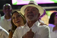 Brazil's President Luiz Inacio Lula da Silva and First Lady Janja Lula da Silva attend the Mangueira samba school parade during the opening night of the Rio Carnival at the Marques de Sapucai Sambadrome in Rio de Janeiro on February 16, 2026. (Photo by Pablo PORCIUNCULA / AFP)<!-- NICAID(16226199) -->