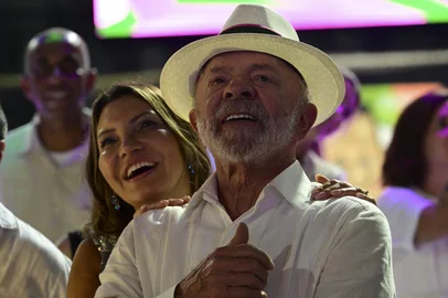 Brazil's President Luiz Inacio Lula da Silva and First Lady Janja Lula da Silva attend the Mangueira samba school parade during the opening night of the Rio Carnival at the Marques de Sapucai Sambadrome in Rio de Janeiro on February 16, 2026. (Photo by Pablo PORCIUNCULA / AFP)<!-- NICAID(16226199) -->
