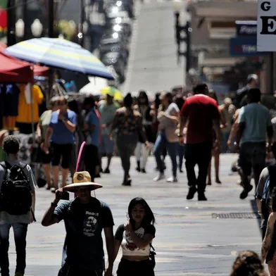 PORTO ALEGRE, RS, BRASIL, 09/12/2022- Calorão em Porto Alegre. Foto: Lauro Alves  / Agencia RBS<!-- NICAID(15290875) -->