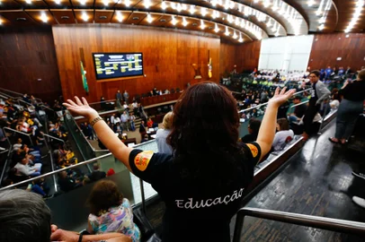 Porto Alegre, RS, Brasil, 04/04/2023 - Votação do ajuste do piso salarial do magistério na assembleia legislativa. - Foto: Jonathan Heckler/Agência RBS<!-- NICAID(15394196) -->