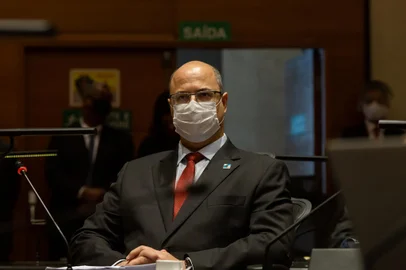 O governador afastado do Rio, Wilson Witzel (PSC), depôs nesta quarta-feira (7) pela primeira vez ao Tribunal Misto do impeachment, após o processo ficar paralisado por meses. No depoimento, o ex-juiz chorou, alegou inocência e disse que "não deixou a magistratura para ser ladrão". Foto: Brunno Dantas/Tribunal de Justiça/Divulgação<!-- NICAID(14752871) -->