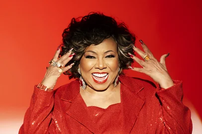 A cantora Alcione retorna a Porto Alegre no dia 4 de abril, sábado, para uma apresentação especial no Auditório Araújo Vianna. A artista sobe ao palco para um espetáculo que celebra mais de cinco décadas de carreira, consolidada como uma das vozes mais marcantes da música brasileira.<!-- NICAID(16256070) -->
