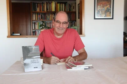 Miguel da Costa Franco lança o livro "A filha do Dilúvio"<!-- NICAID(14779894) -->