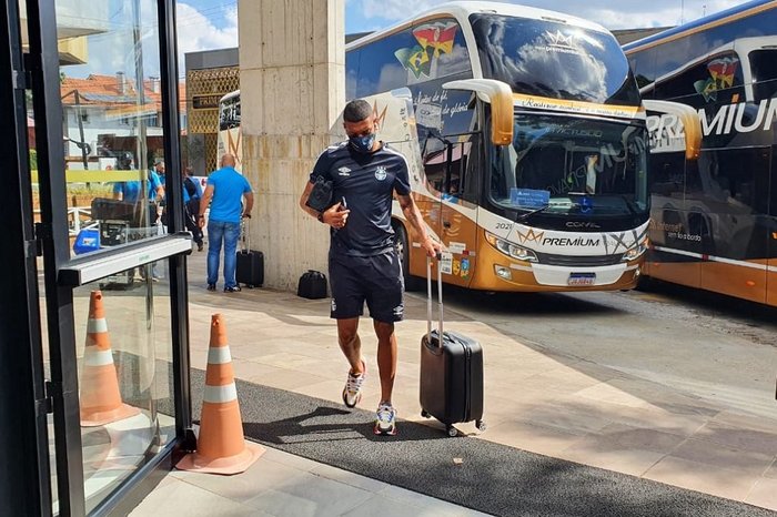 Com 18 garotos da base, Grêmio chega a Bento Gonçalves para jogo contra o Esportivo