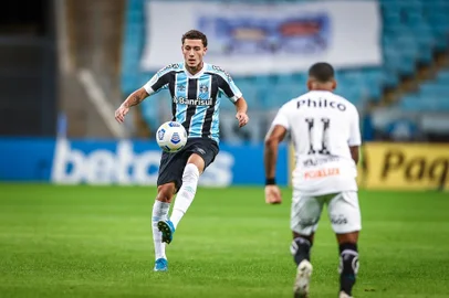 Victor Bobsin, volante do Grêmio