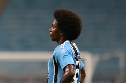 PORTO ALEGRE, RS , BRASIL, 14-01-2026: Grêmio x São José, partida válida pela segunda rodada do Gauchão 2026, na Arena. O Tricolor terá que jogar sem público cumprindo punição aplicada pelo STJD. Na foto, o jogador do Grêmio, Willian. Foto: Bruno Todeschini/Agencia RBS<!-- NICAID(16204410) -->