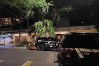 Criminosos fazem reféns e roubam cofre em Porto Alegre<!-- NICAID(16204396) -->