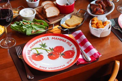 Mamma Mia e Tramontina produzem 40 mil pratos exclusivos para ação em três estados <!-- NICAID(16361101) -->