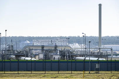 View of the Pipeline Inspection Gauge (PIG) receiving station, the Nord Stream 2 part of the landfall area, in Lubmin on Germanys Baltic Sea coast, northeastern Germany, on March 1, 2022. - Once defended by then chancellor Angela Merkel as a purely economic project that will bring cheaper gas to Europe, the controversial 10-billion-euro Nord Stream 2 pipeline has finally been canned by Germany over Russia's invasion of Ukraine. But the small German coastal village Lubmin where the pipeline comes to shore remains divided over Nord Stream 2. (Photo by John MACDOUGALL / AFP) / TO GO WITH AFP STORY by Hui Min NEOEditoria: FINLocal: LubminIndexador: JOHN MACDOUGALLSecao: natural gasFonte: AFPFotógrafo: STF<!-- NICAID(15036081) -->