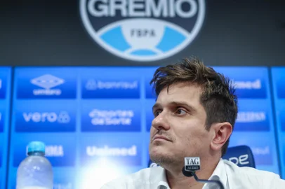 Treino GremioRS - FUTEBOL/ TREINO GREMIO 2023 - ESPORTES - Diretor de Futebol do Gremio, Antonio Brum, concede entrevista coletiva antes do treino desta quinta-feira. FOTO: LUCAS UEBEL/GREMIO FBPAEditoria: SPOLocal: Porto AlegreIndexador: Lucas UebelSecao: futebolFonte: Gremio.netFotógrafo: Treino Gremio<!-- NICAID(15621070) -->