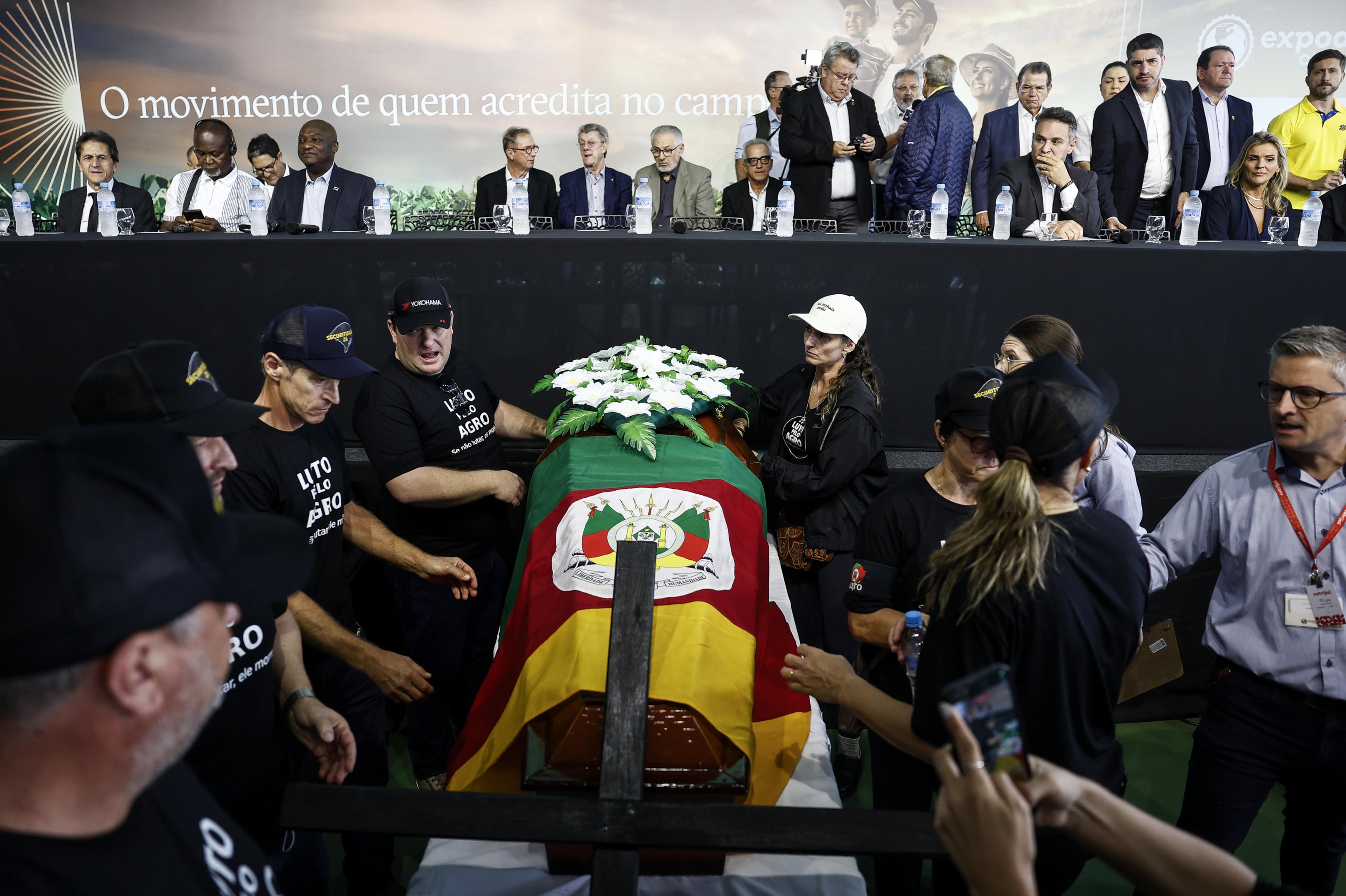 Com protesto de produtores por solu&ccedil;&atilde;o para o endividamento, veja como foi a abertura da Expodireto, em N&atilde;o-Me-Toque
