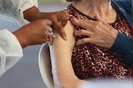 CAXIAS DO SUL, RS, BRASIL (02/03/2021)Maiores de 78 anos recebem vacina AstraZeneca da Oxford nos pavilhões da Festa da Uva. (Antonio Valiente/Agência RBS)<!-- NICAID(14725746) -->