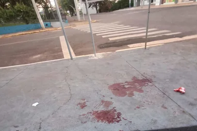 Mãe e filho ficam feridos após briga em bar e casal é preso por dupla tentativa de homicídio<!-- NICAID(15996566) -->
