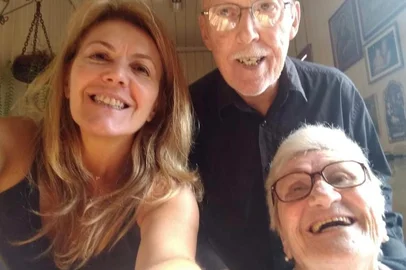 Vice-prefeita de Caxias do Sul Paula Ioris com o pai Armando Domingos Ioris e a mãe Zilla Sirtoli Ioris. Dona Zilla morreu neste domingo, dia 7 de julho. <!-- NICAID(15807912) -->