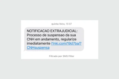 Novo golpe da CNH: mensagem sobre suspensão do documento é falsa<!-- NICAID(15916061) -->