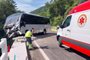 Acidente deixa ônibus parcialmente suspenso em ponte na Serra Gaúcha. Motorista afirmou ao Batalhão Rodoviário que teve problema no pneu ou na suspensão do coletivo<!-- NICAID(15704233) -->
