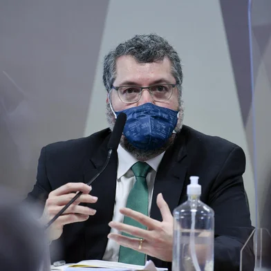 ComissÃ£o Parlamentar de InquÃ©rito da Pandemia (CPIPANDEMIA) realiza oitiva do ex-ministro das RelaÃ§Ãµes Exteriores. O objetivo Ã© obter explicaÃ§Ãµes sobre a conduÃ§Ã£o da diplomacia brasileira durante a crise sanitÃ¡ria provocada pela covid-19. A ComissÃ£o Parlamentar de InquÃ©rito investiga aÃ§Ãµes do governo federal no enfrentamento da pandemia e aplicaÃ§Ã£o de recursos da UniÃ£o transferidos para estados, Distrito Federal e municÃ­pios para essa finalidade. A reuniÃ£o acontece no formato semipresencial por decisÃ£o do presidente do Senado Federal. Ã mesa, ex-ministro das RelaÃ§Ãµes Exteriores, Ernesto AraÃºjo.Foto: Edilson Rodrigues/AgÃªncia SenadoLocal: BrasÃ­liaIndexador: Edilson RodriguesFonte: AgÃªncia SenadoFotógrafo: e<!-- NICAID(14786149) -->
