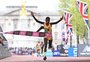 Com direito a recorde, queniana Peres Jepchirchir vence a Maratona de Londres