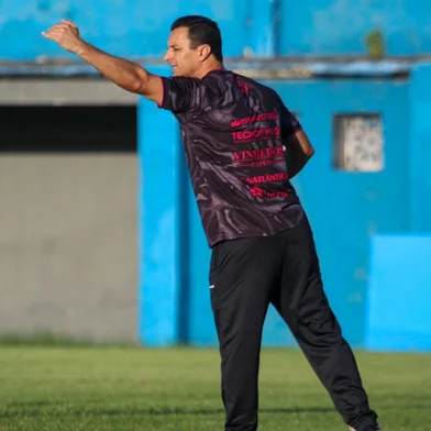 Treino do Caxias para confronto com o Itabaiana. Na foto, o técnico Júnior Rocha.<!-- NICAID(16044731) -->