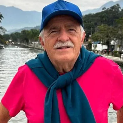 Ary Fontoura nega namoro com homem mais novo após foto viralizar: "Não faço nem ideia de quem seja"<!-- NICAID(15850499) -->