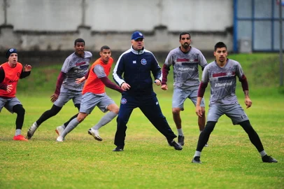 15/07/2021. Treino do Caxias no CT. O Caxias está disputando a série D do Campeonato Brasileiro. Na foto, técnico Rafael Jaques. (Porthus Junior/Agência RBS)Indexador:<!-- NICAID(14836099) -->