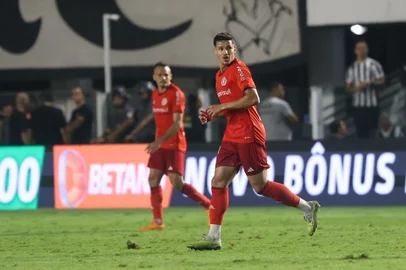 Rômulo, volante do Inter