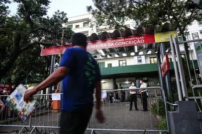 PORTO ALEGRE, RS, BRASIL - 2021.03.10 - Emergência do Hospital Nossa Senhora da Conceição está fechada (Foto: André Ávila/ Agência RBS)Indexador: Andre Avila<!-- NICAID(14732424) -->