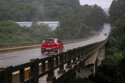 CAXIAS DO SUL, RS, BRASIL, 20/11/2024. Ponte Seca localizada no Km 74 da RS-122, em Caxias do Sul. A ponte está dentro do trecho concedido para concessionária Caminhos da Serra Gaúcha (CSG). (Bruno Todeschini/Agência RBS)Indexador: Bruno Todeschini<!-- NICAID(15917511) -->