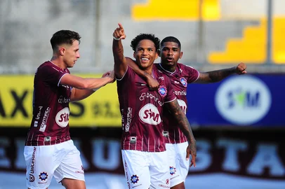 CAXIAS DO SUL, RS, BRASIL, 08/02/2025. Caxias x São Luiz, jogo válido pela terceira rodada do Campeonato Gaúcho 2025 (Gauchão SuperBet) e realizado no estádio Centenário. (Porthus Junior/Agência RBS)Indexador: BTK                             <!-- NICAID(15972117) -->