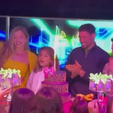 Aniversário de 10 anos de Sofia, filha de Cauã Reymond e Grazi Massagera ocorreu em 29 de maio de 2022 no Rio de Janeiro.<!-- NICAID(15110440) -->