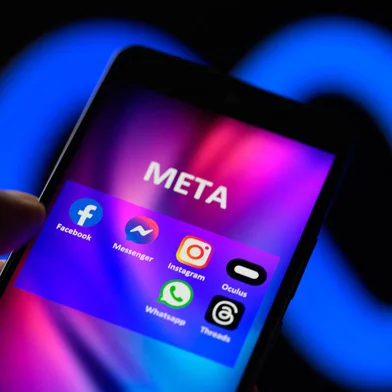 Meta Platforms - Photo IllustrationMeta social media icons are being displayed on a smartphone among Facebook, Messenger, Instagram, Threads, and other products, with the Meta icon visible in the background. Facebook, which was founded 20 years ago, is seen in this photo illustration taken in Brussels, Belgium, on February 4, 2024. (Photo by Jonathan Raa/NurPhoto) (Photo by Jonathan Raa / NurPhoto / NurPhoto via AFP)Editoria: SCILocal: BrusselsIndexador: JONATHAN RAASecao: science (general)Fonte: NurPhotoFotógrafo: STR<!-- NICAID(15803585) -->