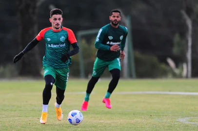 CAXIAS DO SUL, RS, BRASIL, 14/05/2021. Treino do Juventude no CT. O Juventude se prepara para a série A do campeonato brasileiro 2021. Na foto, Guilherme Castilho (Porthus Junior/Agência RBS)Indexador:                                 <!-- NICAID(14783936) -->