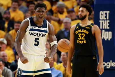 SAN FRANCISCO, CALIFORNIA - MAY 12: Anthony Edwards #5 of the Minnesota Timberwolves reacts against the Golden State Warriors during the third quarter in Game Four of the Western Conference Second Round NBA Playoffs at Chase Center on May 12, 2025 in San Francisco, California. NOTE TO USER: User expressly acknowledges and agrees that, by downloading and or using this photograph, User is consenting to the terms and conditions of the Getty Images License Agreement.   Ezra Shaw/Getty Images/AFP (Photo by EZRA SHAW / GETTY IMAGES NORTH AMERICA / Getty Images via AFP)<!-- NICAID(16035763) -->