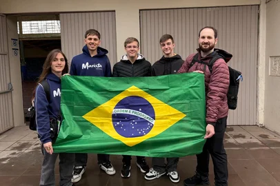 Equipe do Colégio Marista Medianeira, de Porto Alegre, vai para a Coreia do Sul em competição de robótica.<!-- NICAID(16315267) -->
