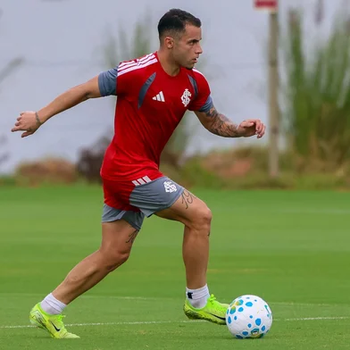 Bruno Gomes, lateral do Inter<!-- NICAID(16267192) -->