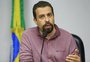 Boulos rompe contrato com produtora após comício ter Hino Nacional em linguagem neutra