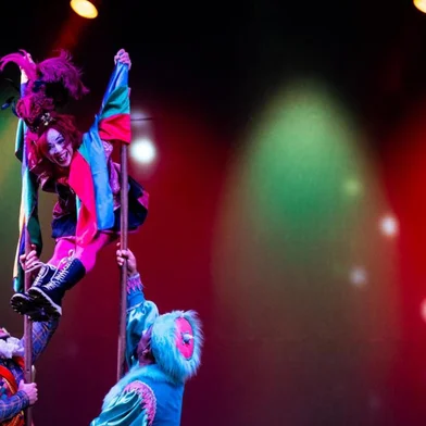 A quarta temporada do projeto Téti - Teatro em Família já tem data e horário para começar. Será no dia 20 de outubro, um domingo, às 16h, no Teatro Murialdo. Quem abre a programação é o Grupo Tholl, com o espetáculo "Bate pra tua patota que hoje tem circo!", que será apresentado pela primeira vez em Caxias do Sul. Em uma vibrante celebração da magia e do encanto do circo, a trupe de Pelotas conta a história da Sra. Mery Gisleyne, uma viúva que mantém viva a paixão por seu amor que partiu. Os ingressos custam R$ 30 (meia-entrada por R$15) e já estão à venda pela plataforma Ingresso Digital, clicando aqui.<!-- NICAID(15869404) -->