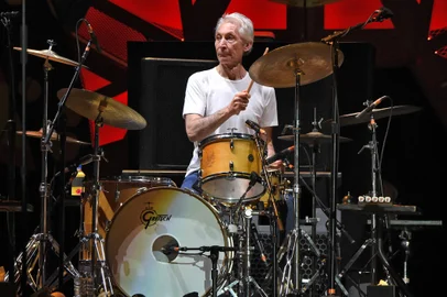 (FILES) In this file photo taken on February 16, 2016 Charlie Watts of the British group Rolling Stones performs in concert at Centenario stadium in Montevideo. - Charlie Watts, drummer with legendary British rock'n'roll band the Rolling Stones, died on August 24, 2021 aged 80, according to a statement from his publicist. (Photo by Pablo PORCIUNCULA / AFP)<!-- NICAID(14870886) -->