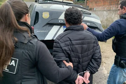 "Hoje à noite mesmo vou impetrar online a tua liminar". Trocas de mensagens como essa, obtidas pela Polícia Civil, estão entre as provas que levaram uma investigação a concluir que um agente público ligado à prefeitura de Canoas, na Região Metropolitana, fingiu ser advogado para aplicar golpes.<!-- NICAID(16099535) -->