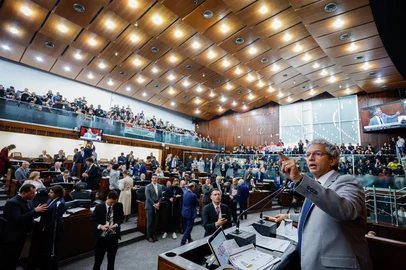 Fernando Gomes / Assembleia Legislativa/Divulgação PORTO ALEGRE - RS - BRASIL. 16/12/2025. Sessão Plenária Extraordinária - Ordem do dia. Plenário 20 de Setembro. Fotos: Fernando Gomes / ALRS<!-- NICAID(16187704) -->