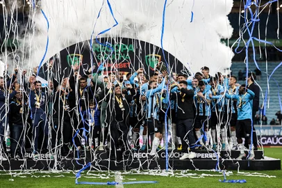 PORTO ALEGRE, RS, BRASIL, 08-07-2025: Na Arena, Grêmio enfrenta o São José valendo o título da Recopa. O duelo promove o encontro entre o campeões do Gauchão 2024 — o Tricolor — e da Copa FGF do ano passado — o Zeca. Fotos: Duda Fortes/Agência RBS<!-- NICAID(16076258) -->