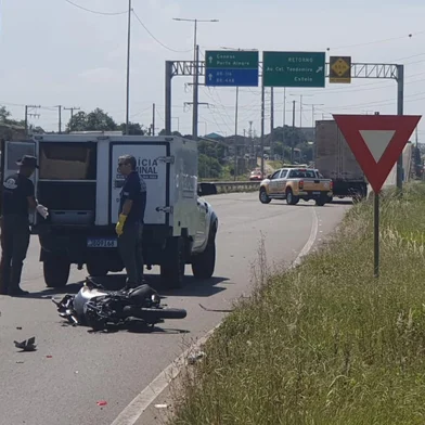 Motociclista morre em acidente na RS-118 em Sapucaia do Sul<!-- NICAID(16175593) -->