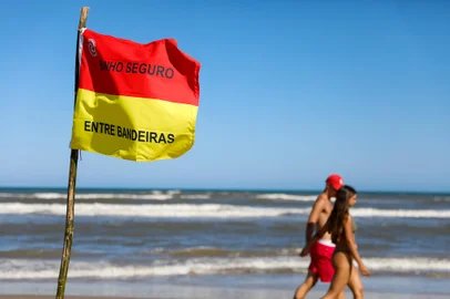 05/01/2023 - VERÃO 2023: Fotos ambientais da Praia Navegantes, localizada na divisa entre Capão da Canoa e Atlântida. FOTO: Camila Hermes, Agência RBS<!-- NICAID(15313481) -->