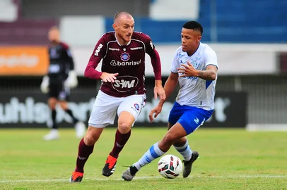 Porthus Junior / Agencia RBS Descrição: CAXIAS DO SUL, RS, BRASIL, 12/04/2026. Caxias x Confiança, jogo válido pela segunda rodada da Série C do Campeonato Brasileiro e realizado no estádio Francisco Stédile (estádio Centenário). (Porthus Junior/Agência RBS)Indexador: BTK <!-- NICAID(16264322) -->