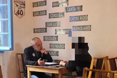 Dez trabalhadores de um restaurante argentino localizado no bairro Moinhos de Vento, em Porto Alegre, foram resgatados de condições análogas à escravidão. De acordo com o Ministério do Trabalho e Emprego (MTE), são seis mulheres e quatro homens, com idades entre 19 e 37 anos. A ação contou com o apoio do Ministério Público do Trabalho (MPT). O resgate aconteceu no dia 8 de agosto, mas somente foi divulgado na quarta-feira (13).<!-- NICAID(16101866) -->