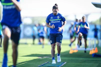 Pre-Temporada Gremio 2022RS - FUTEBOL/ PRE-TEMPORADA GREMIO 2022 - ESPORTES - Jogadores do Gremio realizam treinamento fisico durante a tarde desta segunda-feira, na Pre-Temporada 2022. FOTO: LUCAS UEBEL/GREMIO FBPAEditoria: SPOIndexador: Lucas UebelSecao: futebolFonte: Gremio.netFotógrafo: Gremio <!-- NICAID(14986585) -->